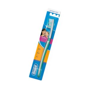 oral b brosse a dents classic medium.jpg